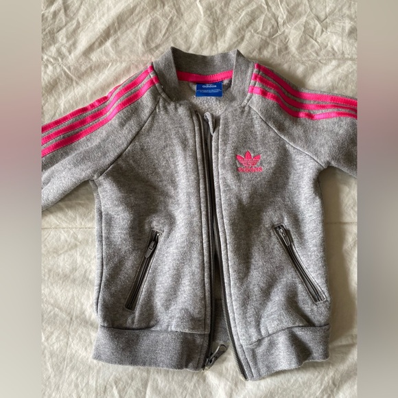 An Adidas girl sweater, grey with a pink adidas sign, 12-18 months - Picture 2 of 3